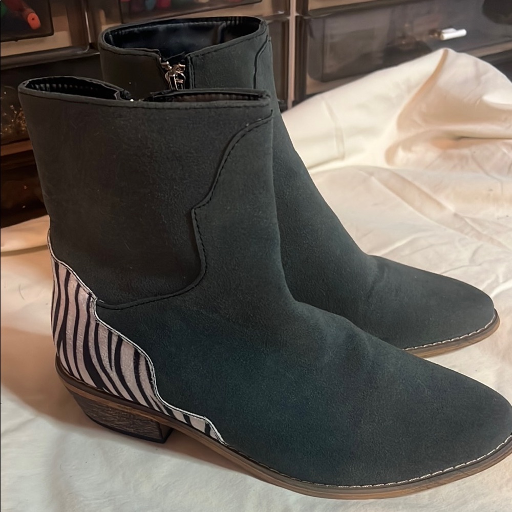Stylish Green Ankle Boots